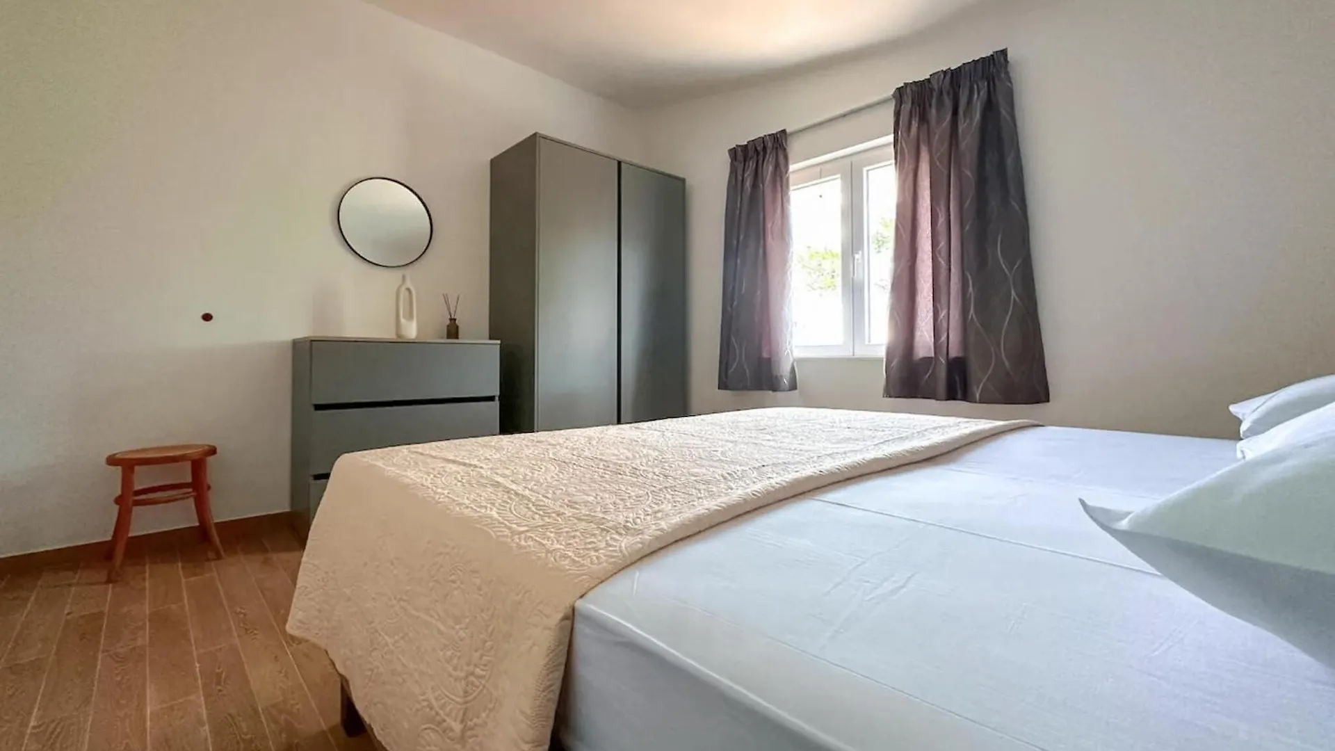 2 Bedroom Cozy Home In Tkon