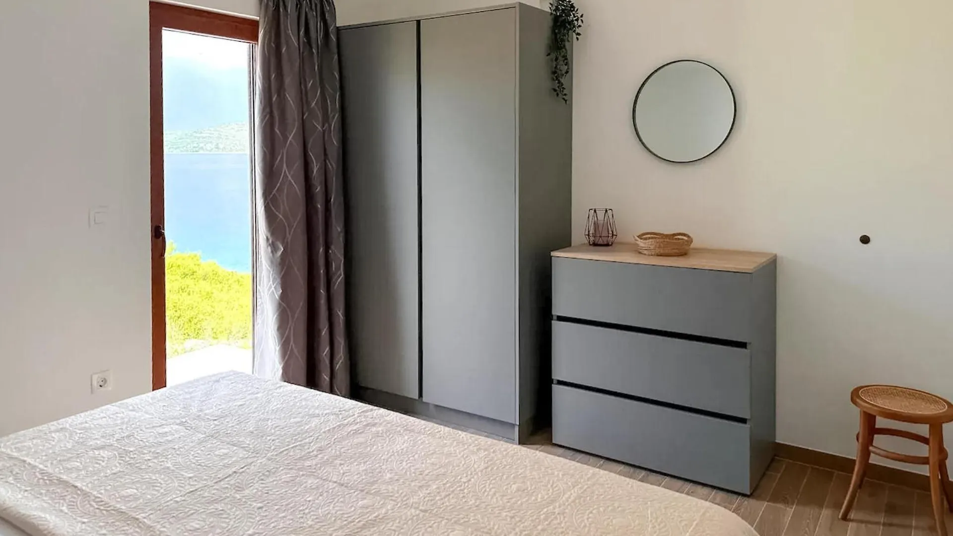 2 Bedroom Cozy Home In Tkon 0*,