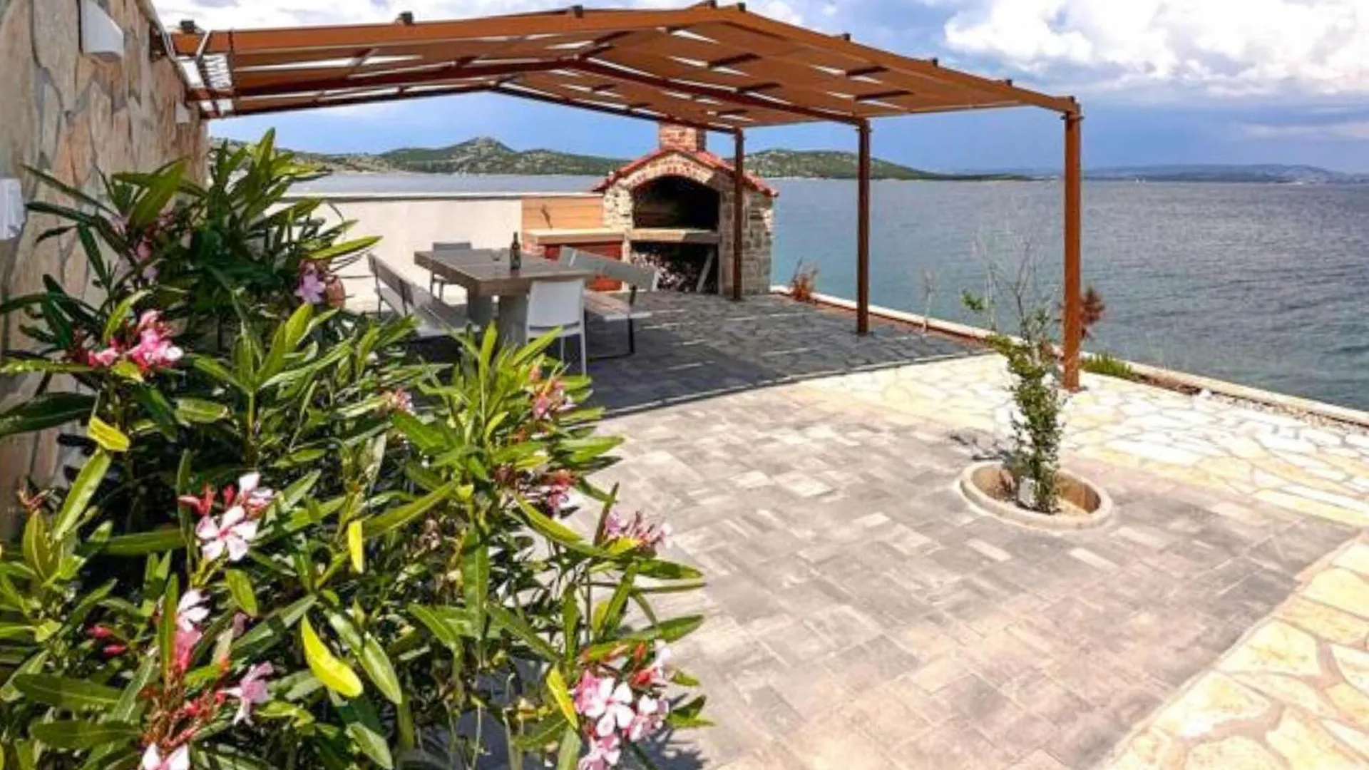 2 Bedroom Cozy Home In Tkon Holiday home